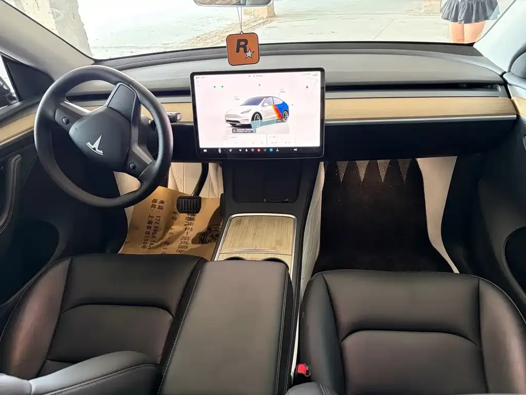 Tesla Model Y — фото 8