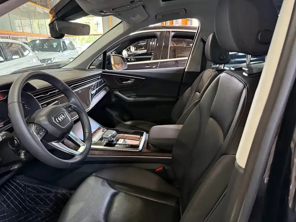 Audi Q7 2021 из CN, фото 3