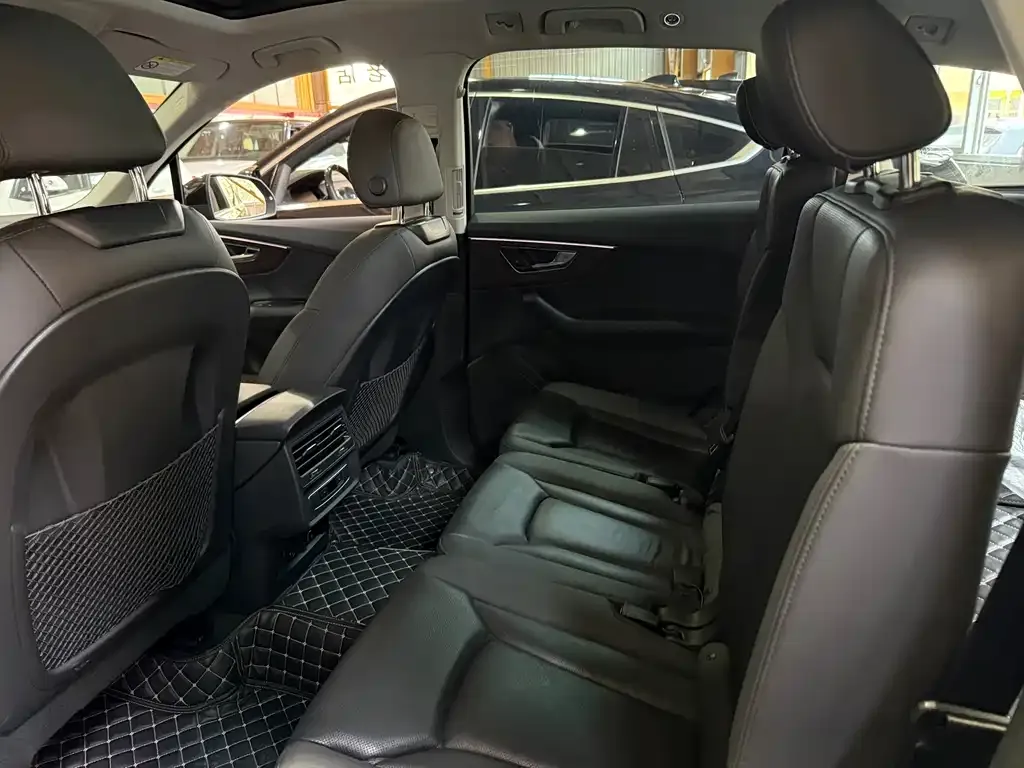 Audi Q7 2021 из CN, фото 4