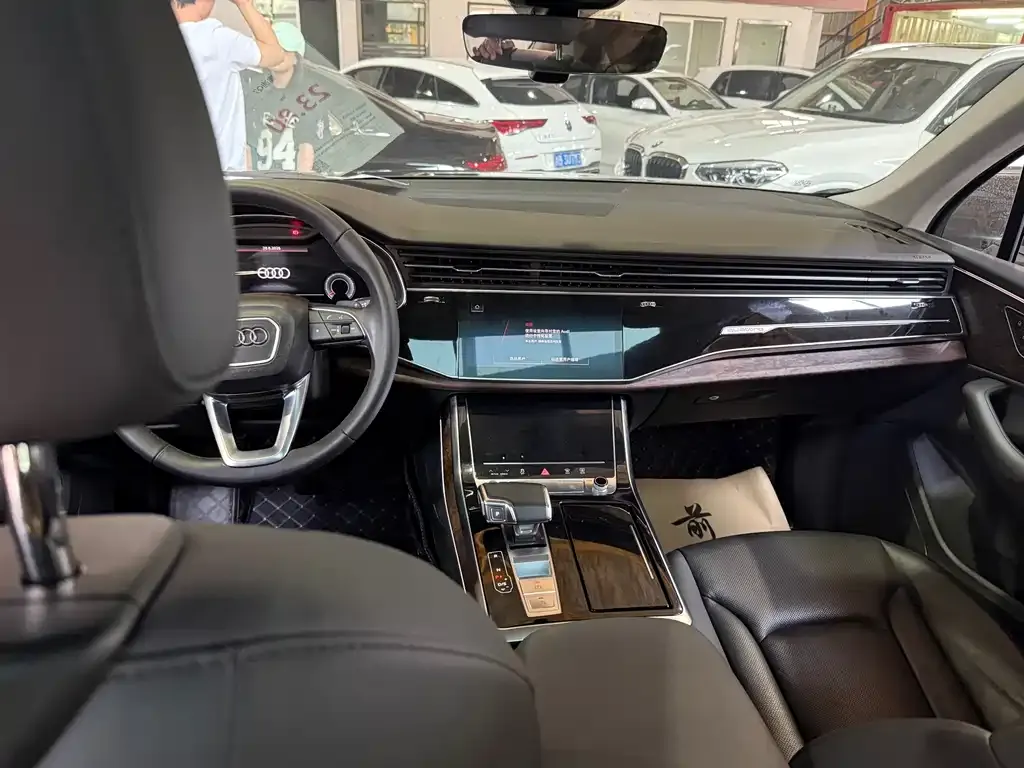 Audi Q7 2021 из CN, фото 8