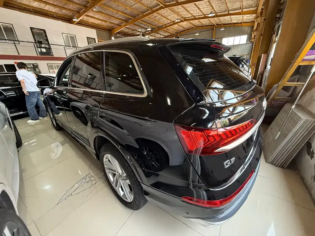 Audi Q7 2021 из CN, фото 9