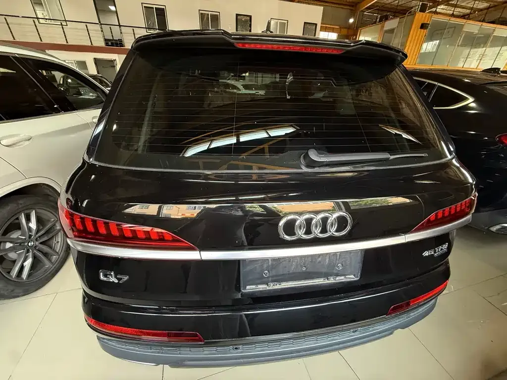 Audi Q7 2021 из CN, фото 2