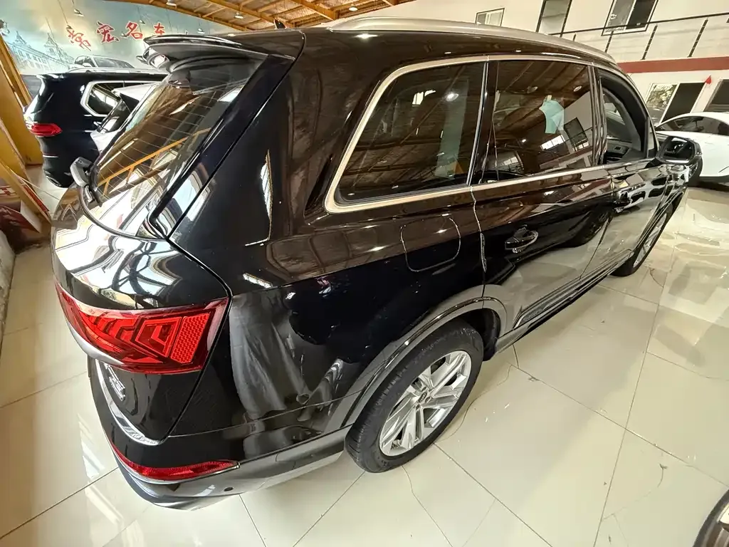 Audi Q7 2021 из CN, фото 5