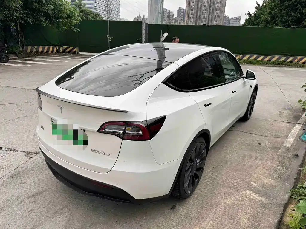 Tesla Model Y — фото 7