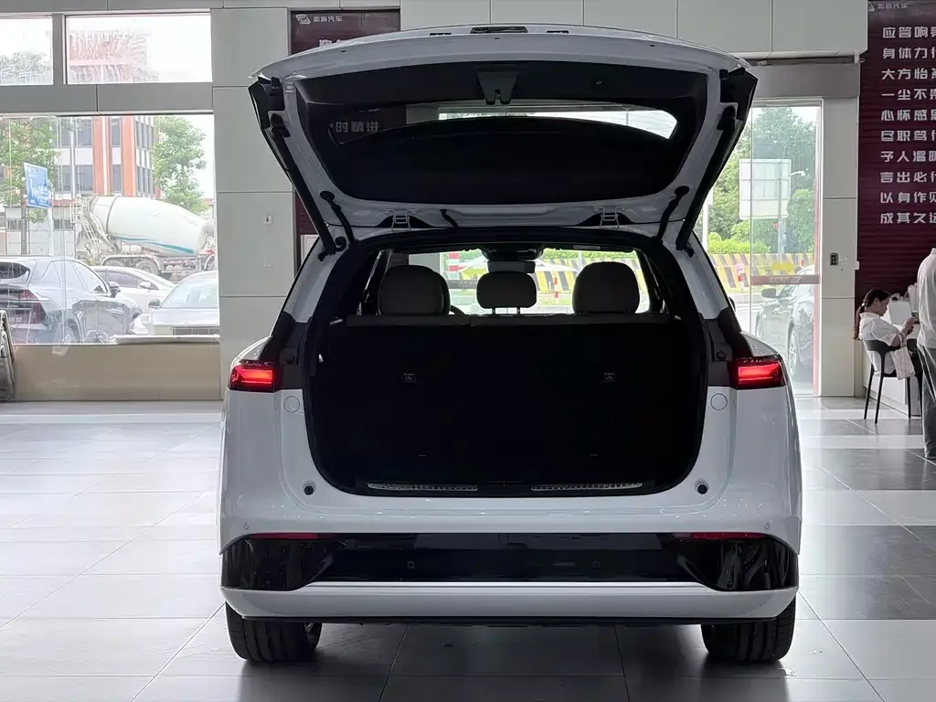 XPeng G9 — фото 4