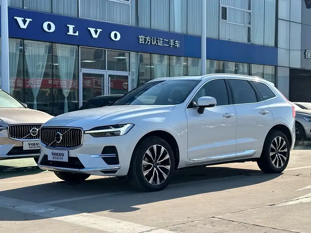 Volvo XC60 — фото 1