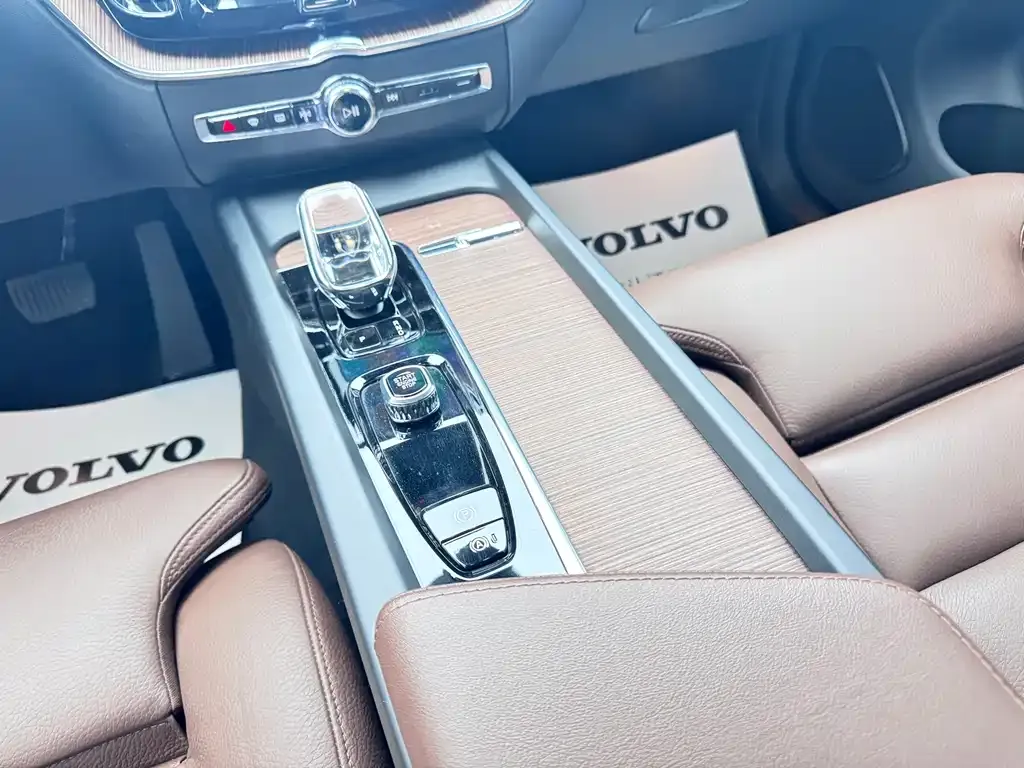 Volvo XC60 — фото 4