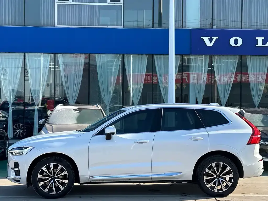 Volvo XC60 — фото 8