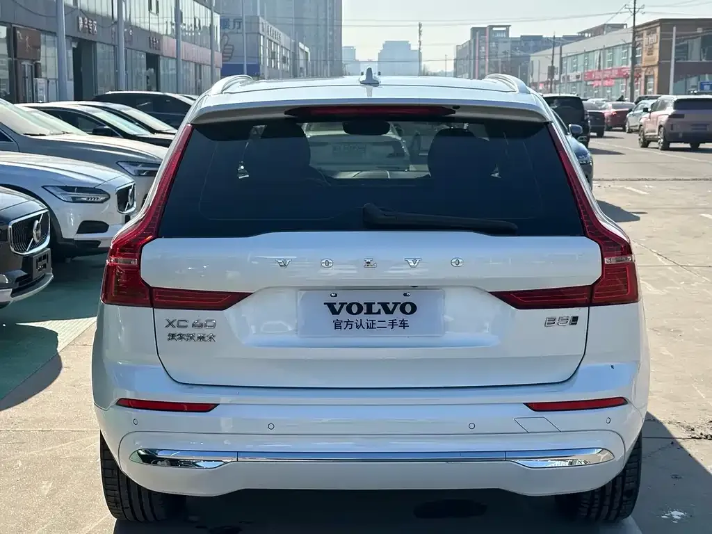 Volvo XC60 — фото 2