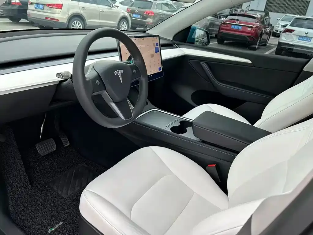 Tesla Model Y — фото 4