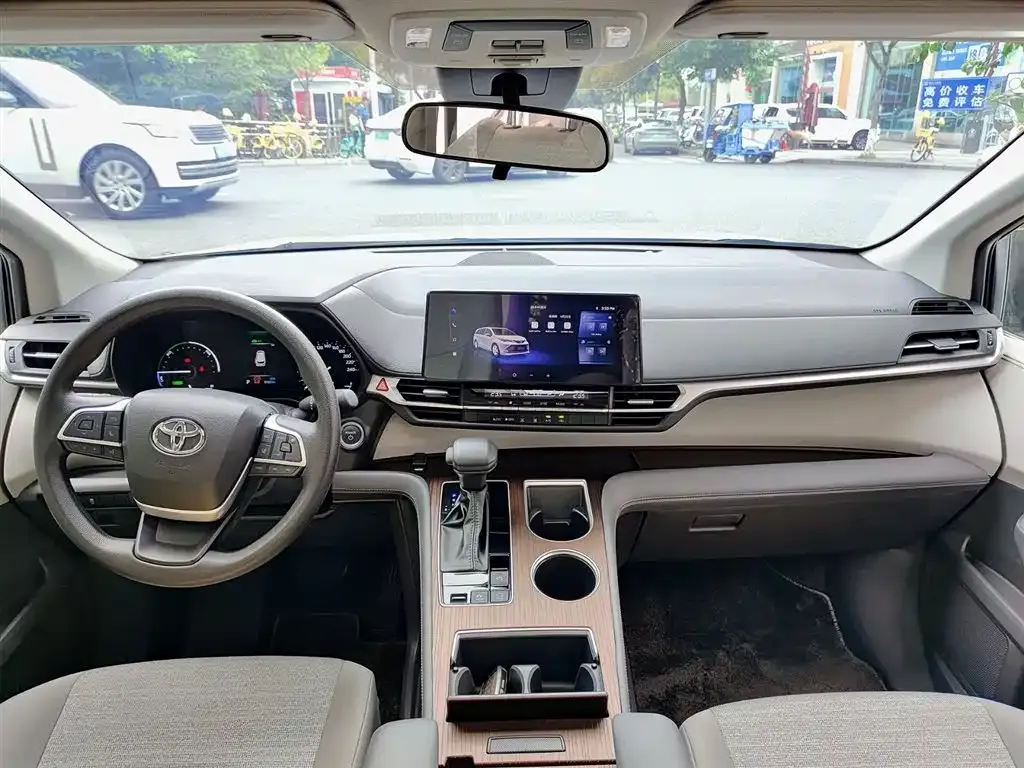 Toyota Sienna 2024 из CN, фото 3