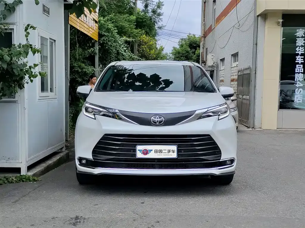Toyota Sienna 2024 из CN, фото 8
