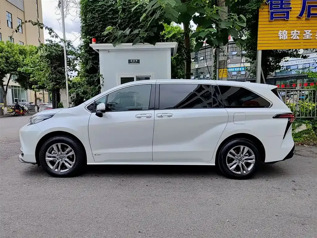 Toyota Sienna 2024 из CN, фото 10