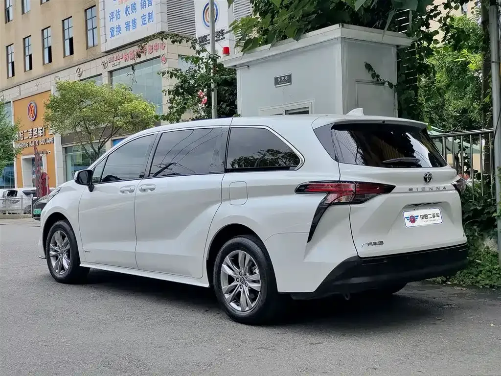 Toyota Sienna 2024 из CN, фото 9