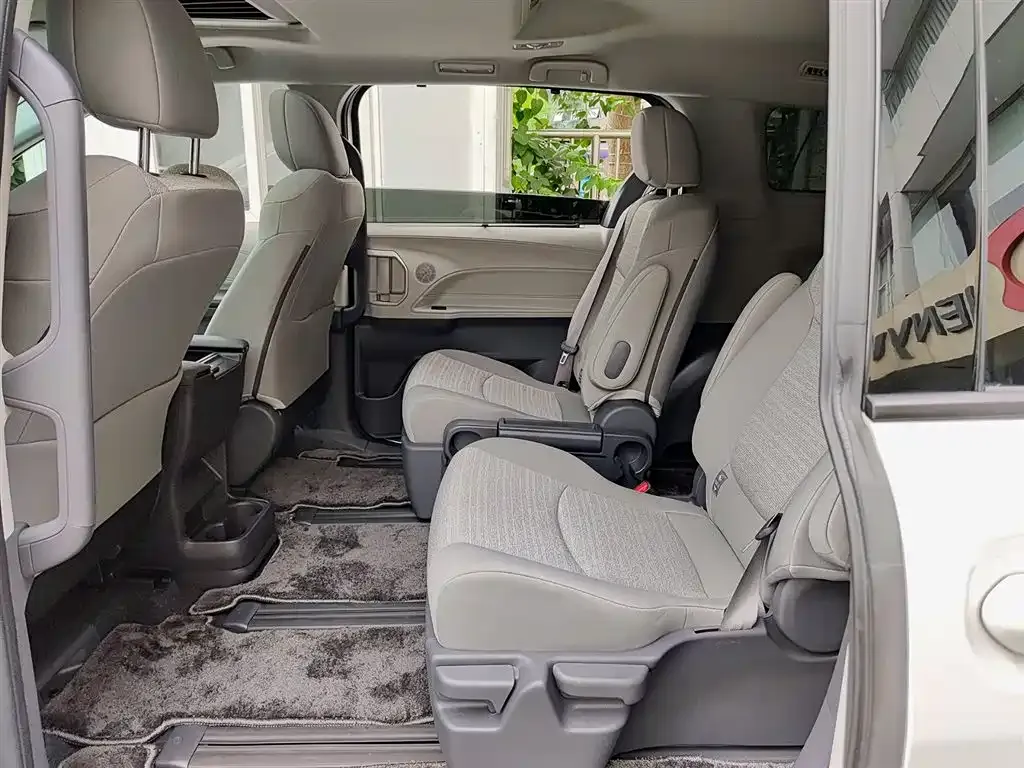 Toyota Sienna 2024 из CN, фото 4