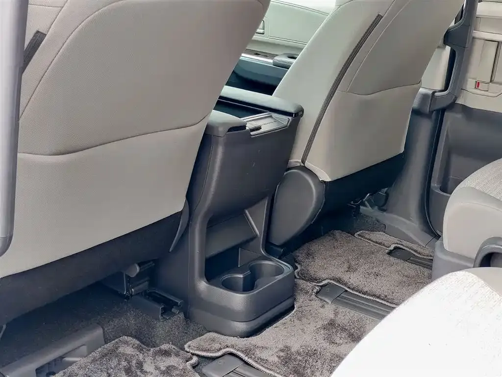 Toyota Sienna 2024 из CN, фото 6