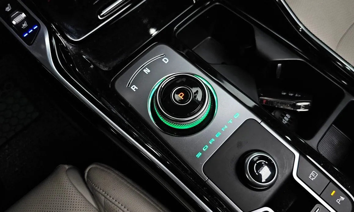 Kia Sorento — фото 8