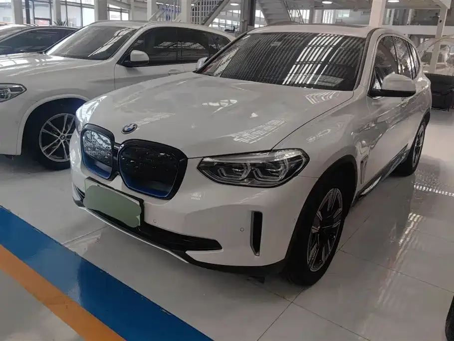 BMW iX3 — фото 1
