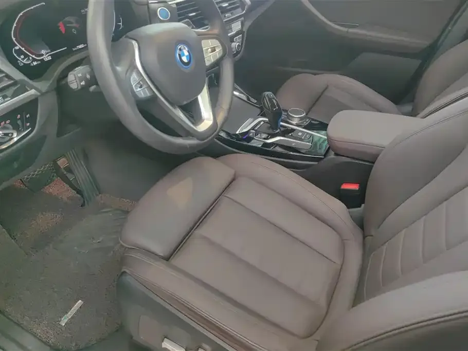 BMW iX3 — фото 10