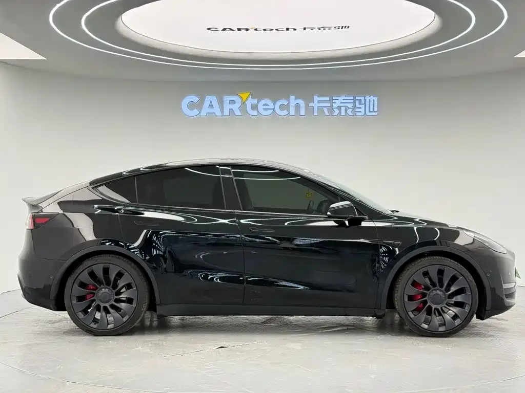 Tesla Model Y — фото 6