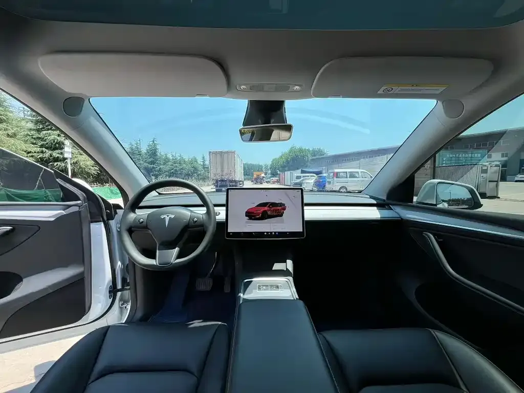 Tesla Model Y — фото 8