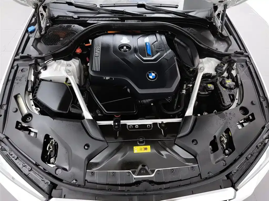 BMW 5 Series New Energy — фото 9