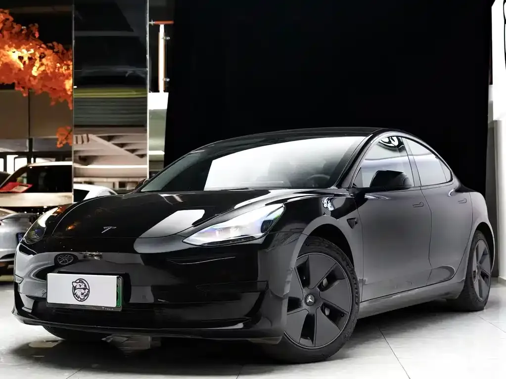 Tesla Model 3 — фото 1
