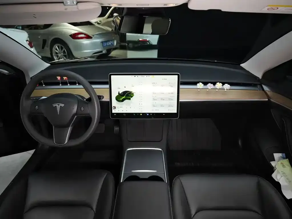 Tesla Model 3 — фото 6