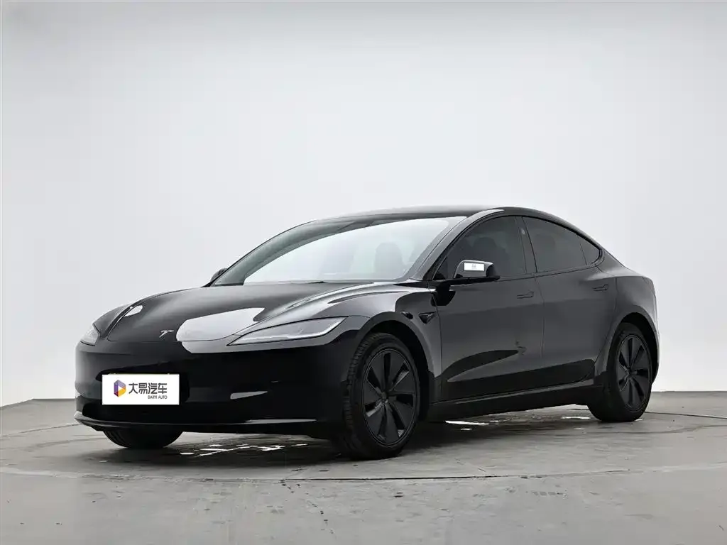 Tesla Model 3 — фото 1