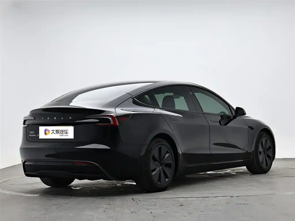 Tesla Model 3 — фото 7