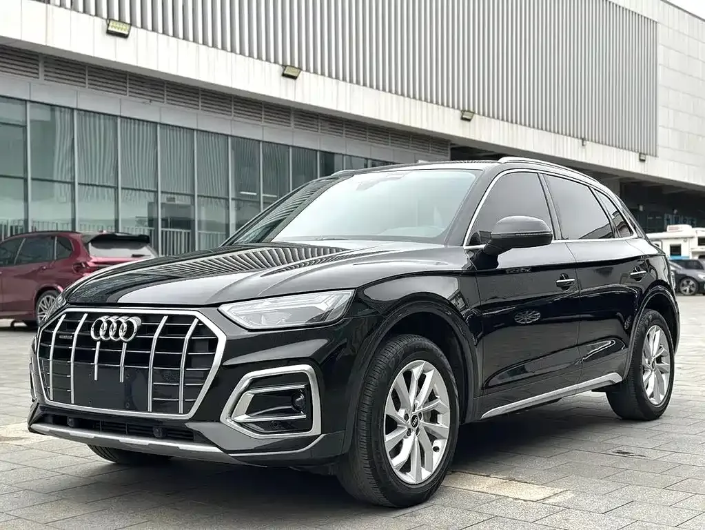 Audi Q5L — фото 1