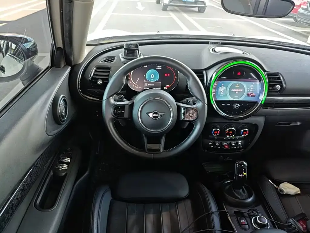 MINI Clubman — фото 3