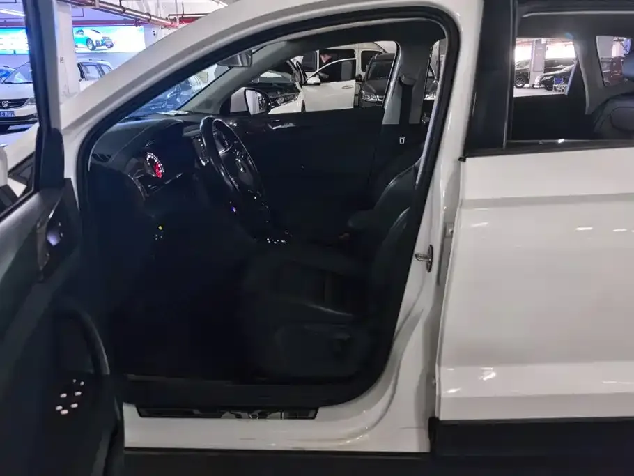 Volkswagen Tharu 2022 из CN, фото 8
