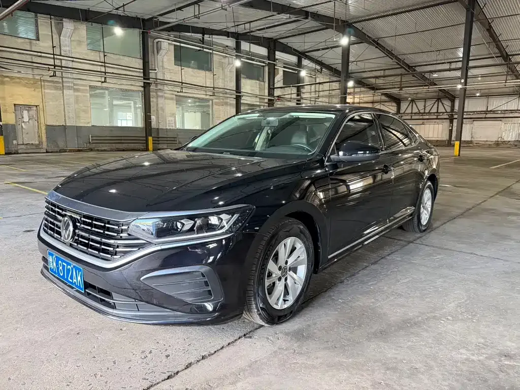 Volkswagen Passat — фото 1