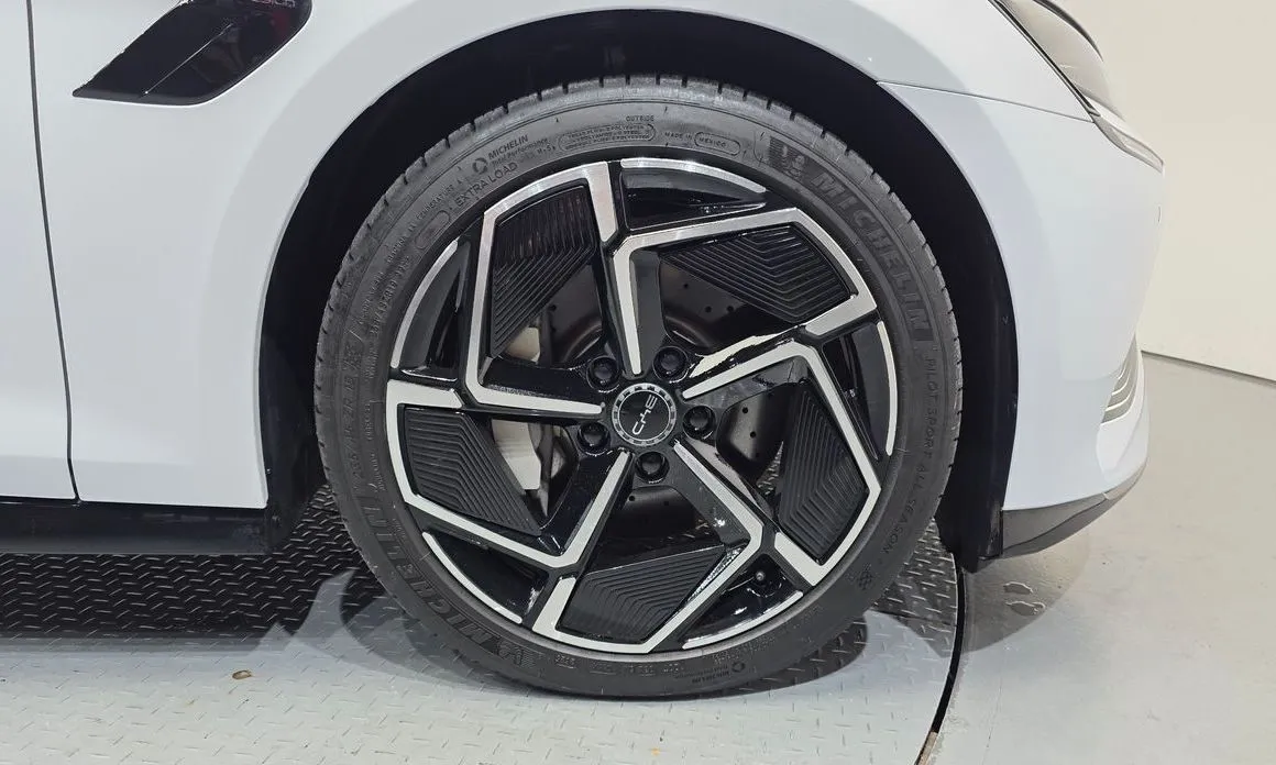 BYD Seal — фото 7