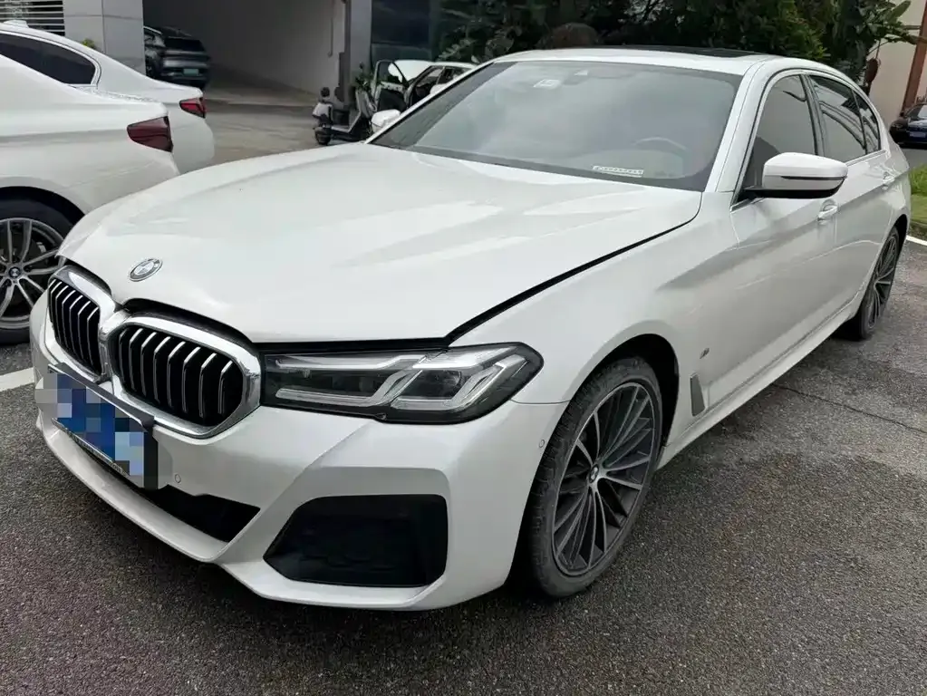 BMW 5 Series — фото 1