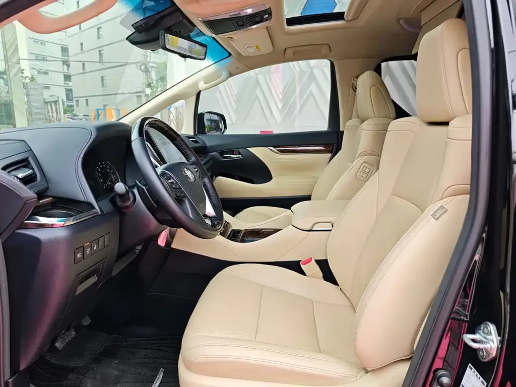 Toyota Alphard — фото 9