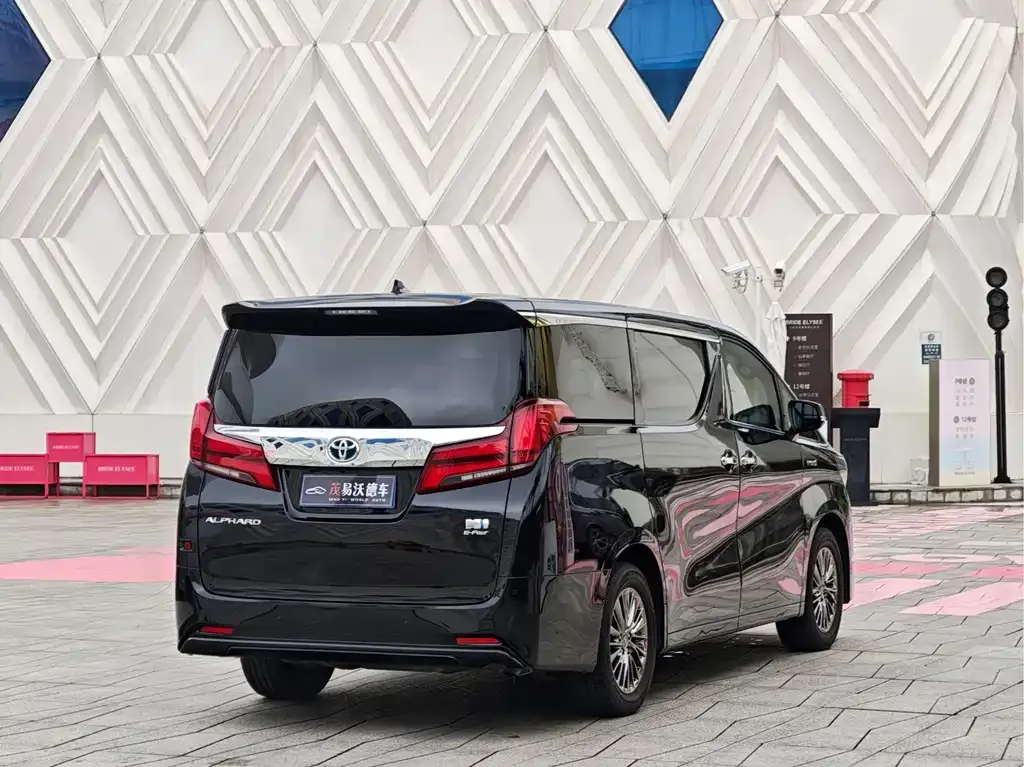 Toyota Alphard — фото 10