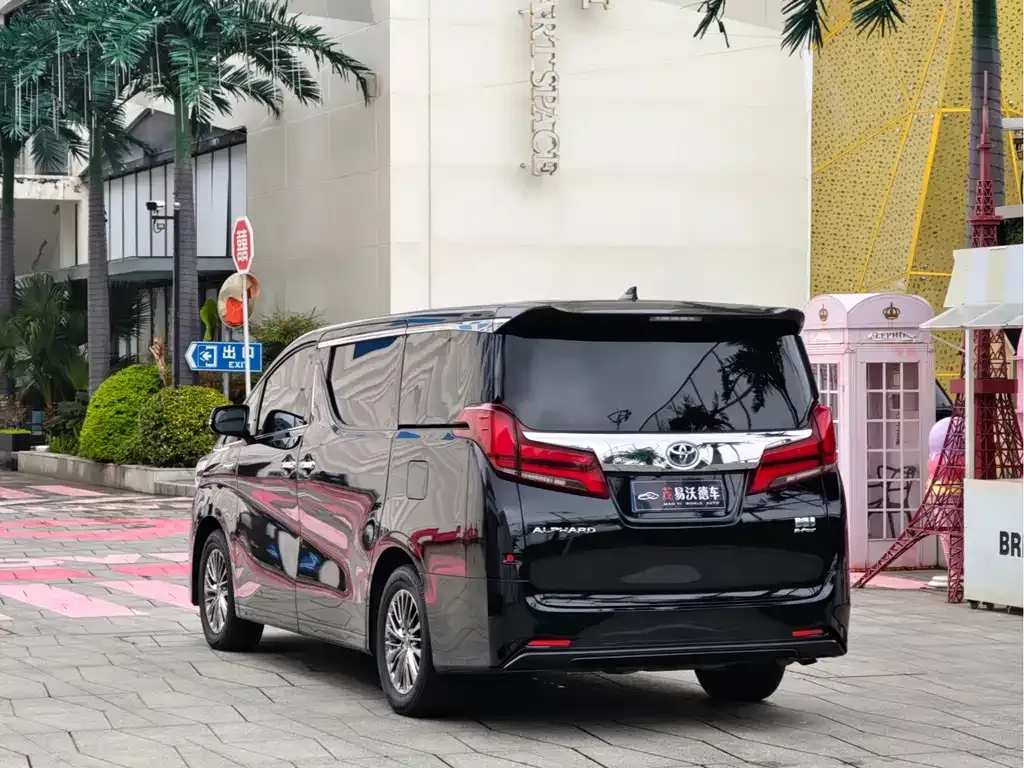 Toyota Alphard — фото 5