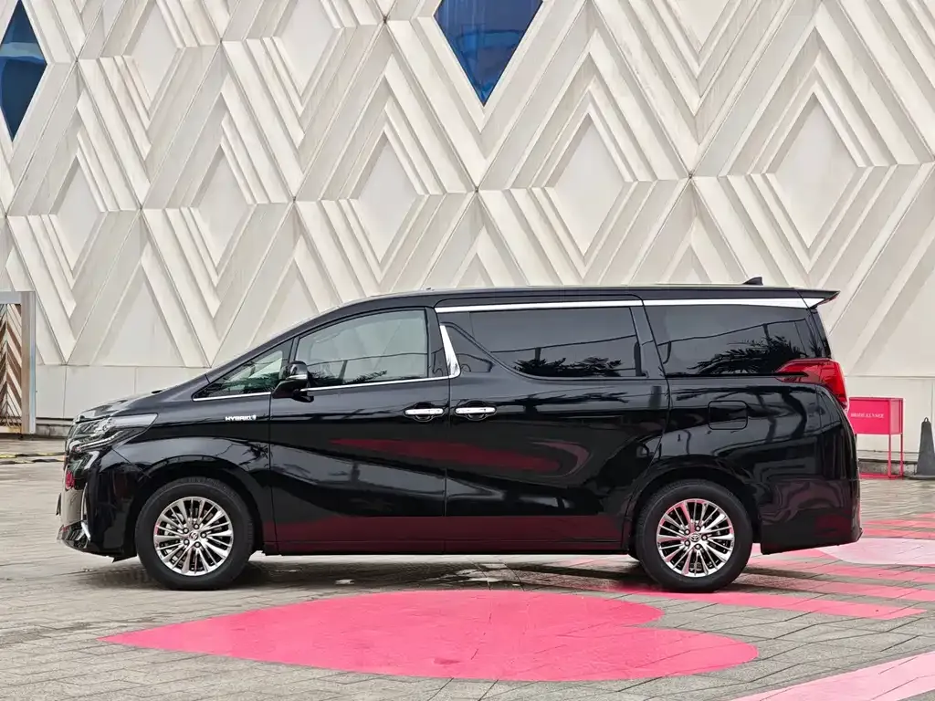 Toyota Alphard — фото 2