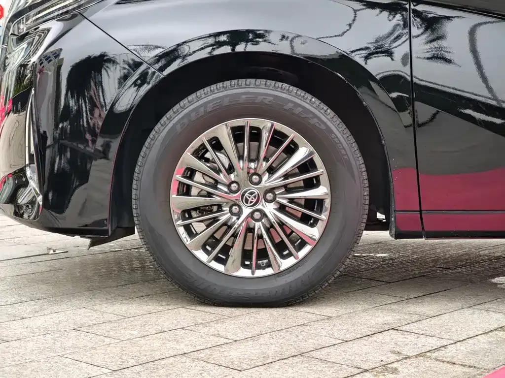 Toyota Alphard — фото 7