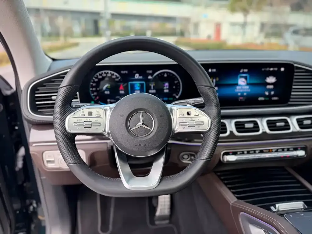 Mercedes-Benz GLS — фото 7