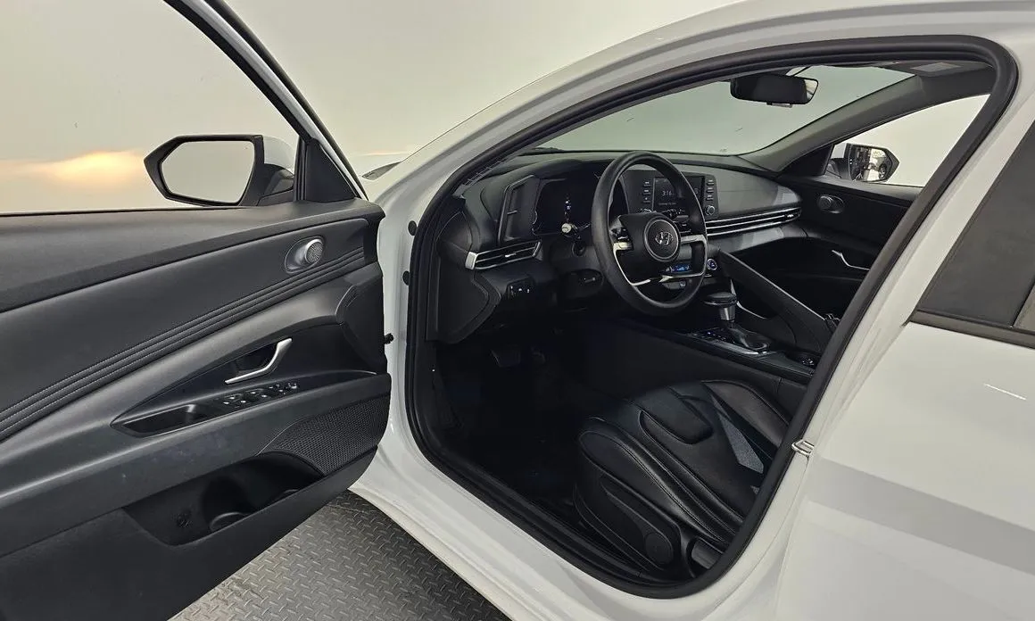 Hyundai AVANTE — фото 2