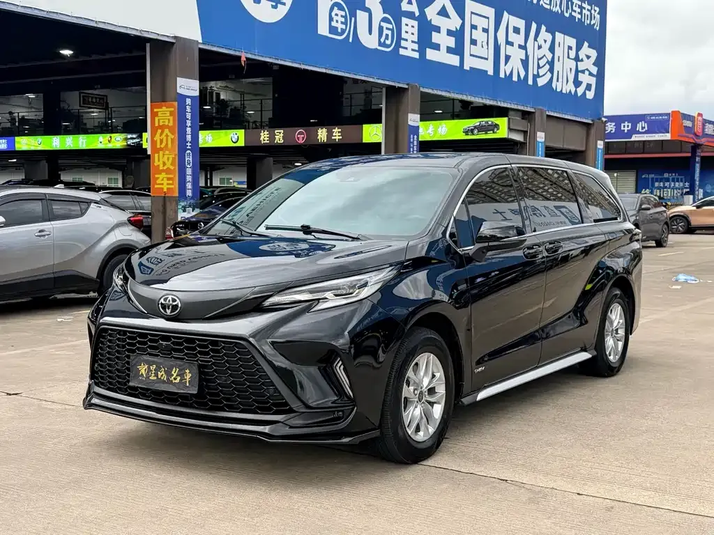 Toyota Granvia — фото 1