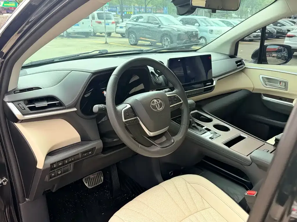 Toyota Granvia — фото 7