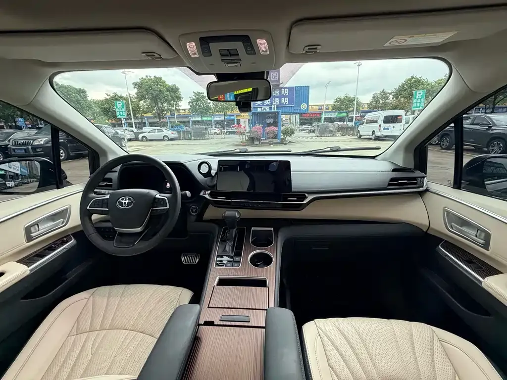 Toyota Granvia — фото 8
