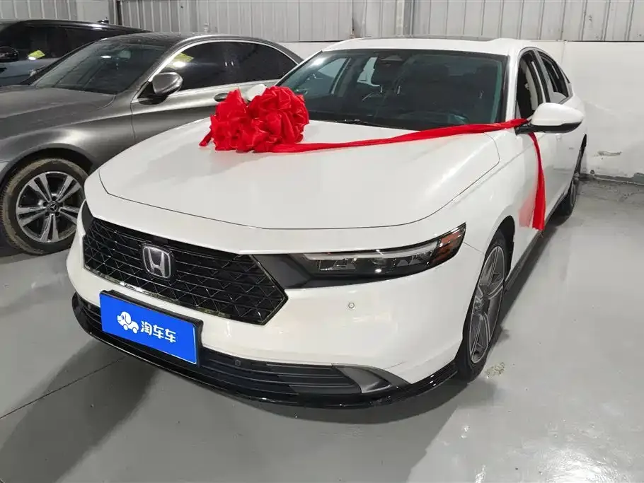 Honda Accord — фото 1