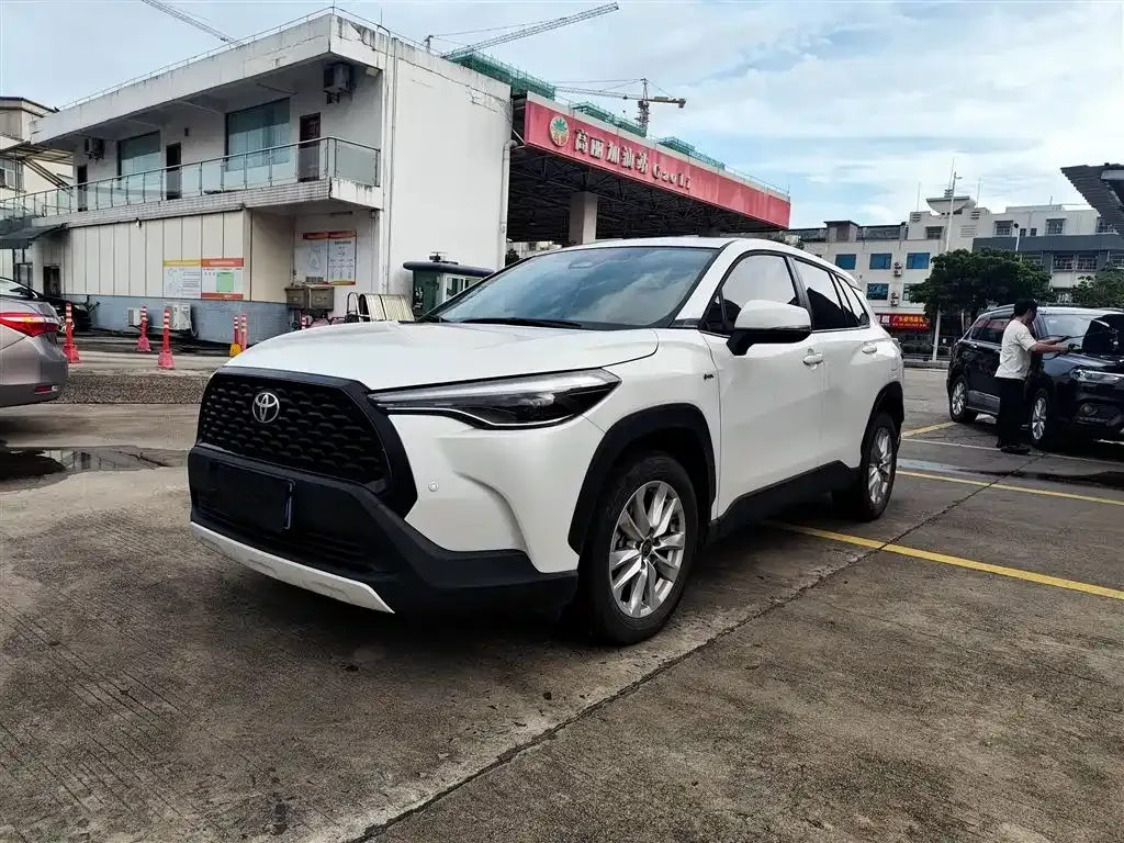 Toyota Corolla Cross — фото 1