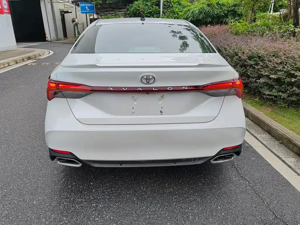 Toyota Avalon — фото 10