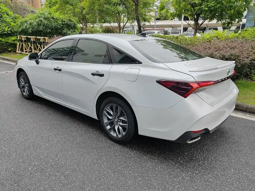 Toyota Avalon — фото 6